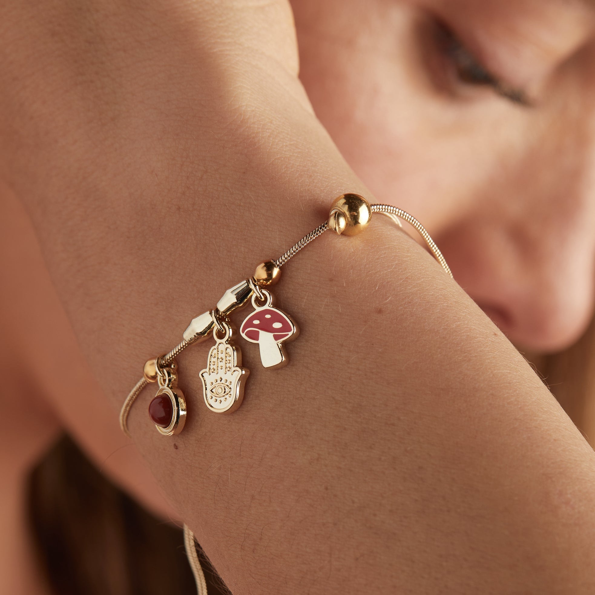 luck-multi-charm-bracelet-on-model-AA684022SG-02.jpg